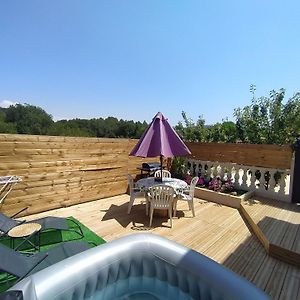 Studio Cosy Avec Terrasse Et Jacuzzi A Disposition De Mai A Aout Lejlighed Rians  Exterior photo