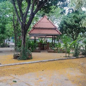 Erawan Guesthouse Pakxe Exterior photo