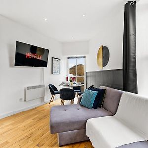 30 Percent Off! Sophisticated 2 Bed In Central Dewsbury - Sleeps 4 Lejlighed Exterior photo