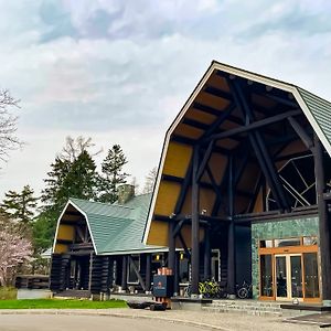 Log Hotel The Maple Lodge Iwamizawa Exterior photo