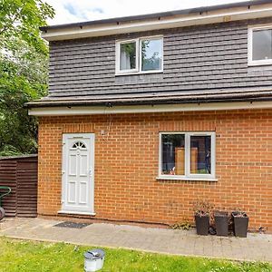 Beautiful Flat In Morden Near Wimbledon Lejlighed Exterior photo