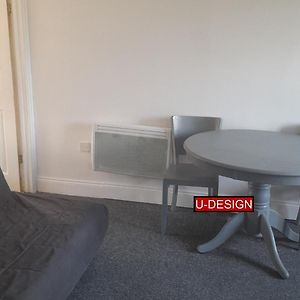 Lu4 Two Bed Flat With Free Parking - 10 Min Walk Leagrave Station Lejlighed Luton  Exterior photo