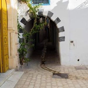 Superbe Appartement En Plein Medina De Tunis Exterior photo