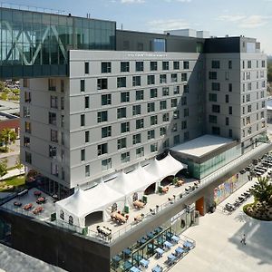 Courtyard By Marriott Montreal Laval Hotel Exterior photo