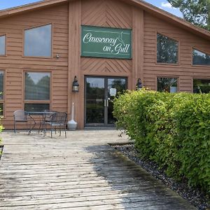 Causeway On Gull Resort Lake Shore Exterior photo