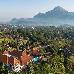 Royal Hotel And Villas Trawas Exterior photo