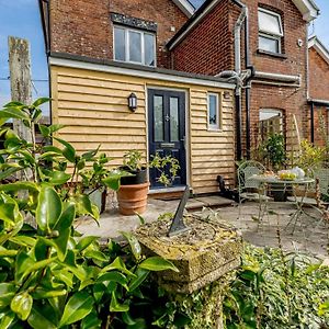 1 Bed In Sandleheath 79197 Villa Exterior photo