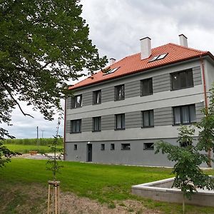 Bytovka1962 Lejlighedshotel Manetin Exterior photo