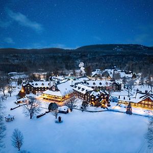 Fairmont Le Chateau Montebello Hotel Exterior photo