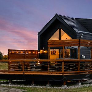 Modern Tiny Cabin, With Hot Tub In Choteau Mt Lejlighed Exterior photo