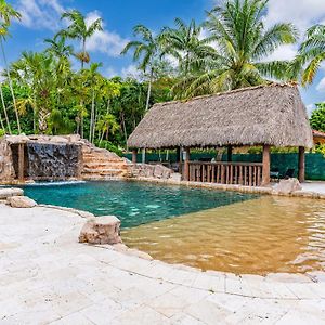 Waterfall Cove- Resort Pool With Slide And Waterfall Miami Exterior photo