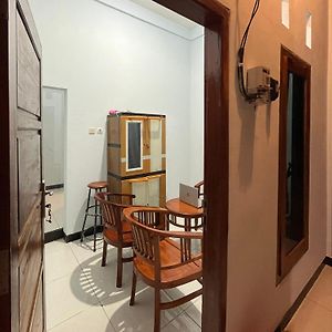 Singgahan Guest House Pacitan Mitra Reddoorz Exterior photo