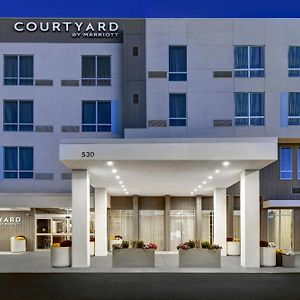 Courtyard By Marriott Hamilton Hotel Exterior photo