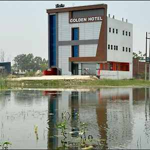 Golden Bar And Hotel Sandila Exterior photo