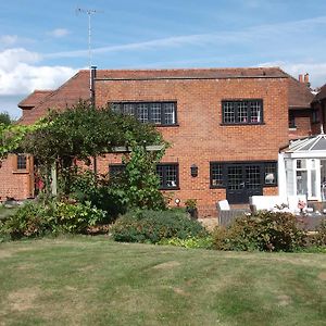 Pinkneys Court Mews Bed and Breakfast Maidenhead Exterior photo