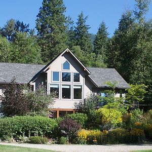 Windborne Bed&Breakfast Bed and Breakfast Castlegar Exterior photo