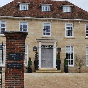 Montpellier House Bed and Breakfast Newport Pagnell Exterior photo