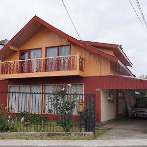 Casa Chilhue - Hostal Residencial Bed and Breakfast Castro Exterior photo