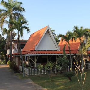 Chaisuk Bungalow Hotel Aranyaprathet Exterior photo