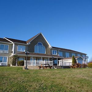 Auberge Bouctouche Inn & Suites Exterior photo