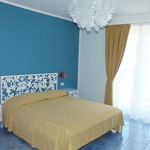 Casa Vacanze Baia Garagliano Lejlighed Scario Room photo