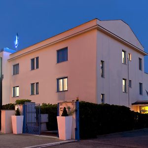 Hotel Mediterraneo Lido di Latina Exterior photo