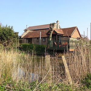 Stable Cottages Cowes  Exterior photo