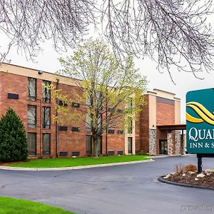 Quality Inn & Suites Arden Hills - Saint Paul North Exterior photo