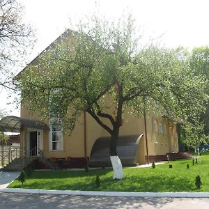 Premier Club Hotel Tjernivtsi Exterior photo