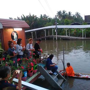 Nr Homestay Amphawa Exterior photo