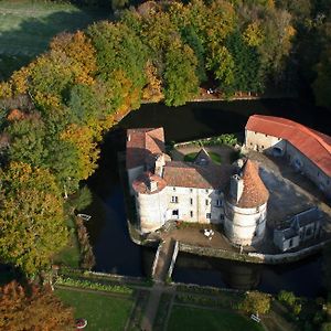 La Loge Du Chateau Saint-Dier-dʼAuvergne Exterior photo