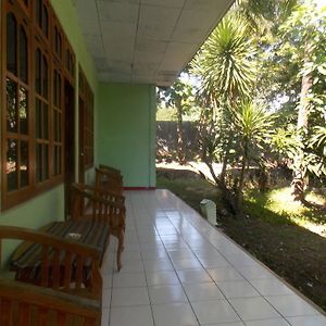 Chez Felix Hotel Labuan Bajo Exterior photo