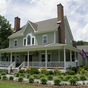 Seven Oaks Inn Bed And Breakfast Highpoint Exterior photo