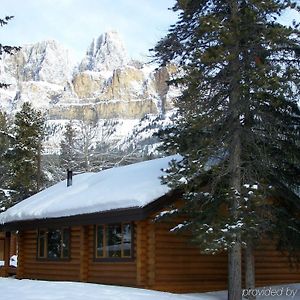 Castle Mountain Chalets Exterior photo