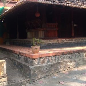 Thriphala Ayurveda Yogashram Lejlighed Thiruvananthapuram Exterior photo