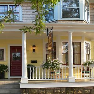 Almondy Inn Bed & Breakfast Newport Tower Exterior photo