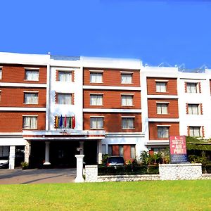 The Hotel Airport Vadodara Exterior photo