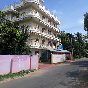 Hotel Blue Whale Jaffna Exterior photo