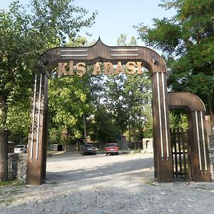 Kish Adasi Hotel Şǝki Exterior photo