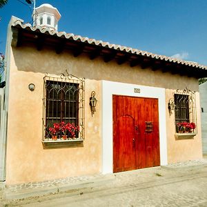 Casa Elena Bed and Breakfast Antigua Exterior photo