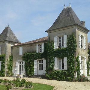 Le Logis De Ruelle Bed and Breakfast Exterior photo