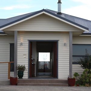 Richmond Farm Lodge New Plymouth Exterior photo