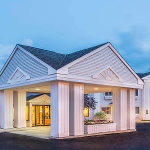 Days Inn By Wyndham Tiffin Exterior photo