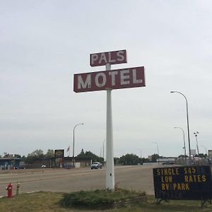 Pals Motel And Rv Park Medicine Hat Exterior photo