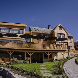 Lavik Fjord Hotel&Apartments Exterior photo