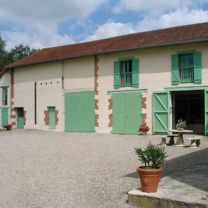 Les Malvaux Bed and Breakfast Huriel Exterior photo