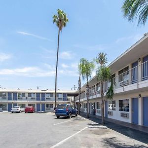 Motel 6 Bakersfield Exterior photo