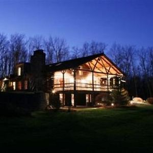 Chalet Of Canandaigua Hotel Exterior photo