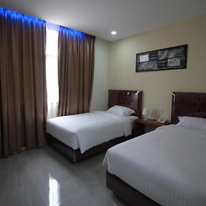 Grand Mahoni Hotel Banda Aceh Exterior photo