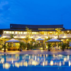 Cambodian Country Club Hotel Phnom Penh Exterior photo